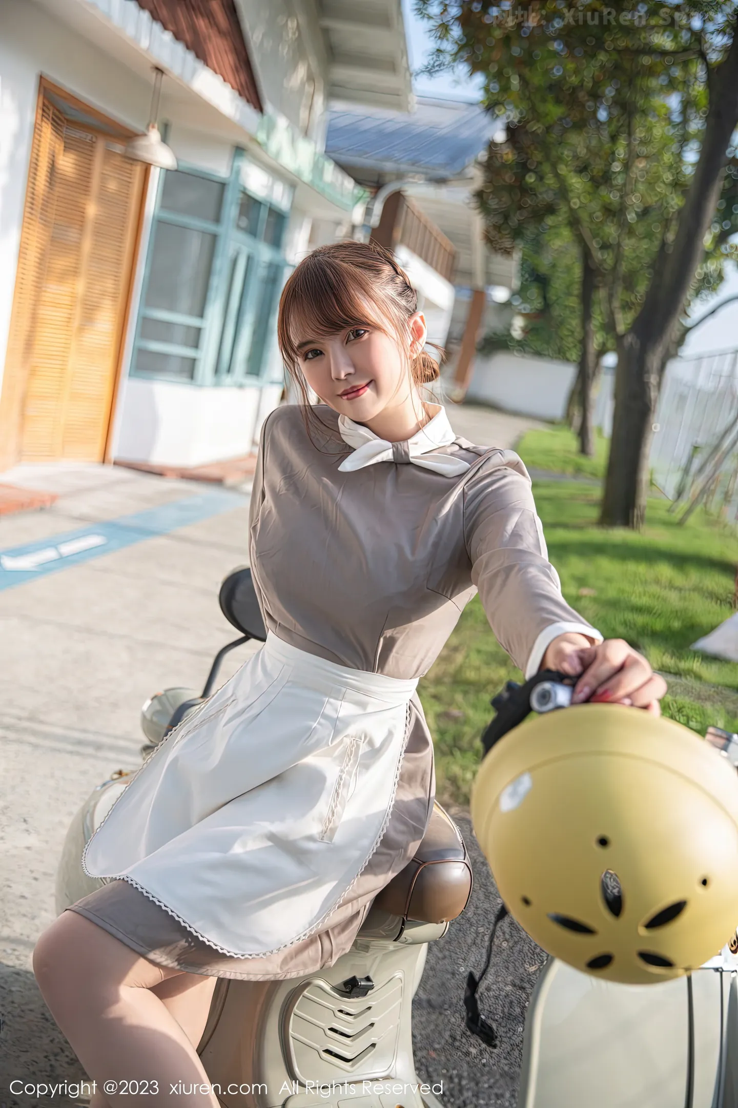 图片[2]-[XiuRen秀人网]2023.01.12 VOL.6125 媛媛酱Belle 黑色短裙与白色蕾丝内衣加黑丝美腿性感私房写真集-秀人网官方网站